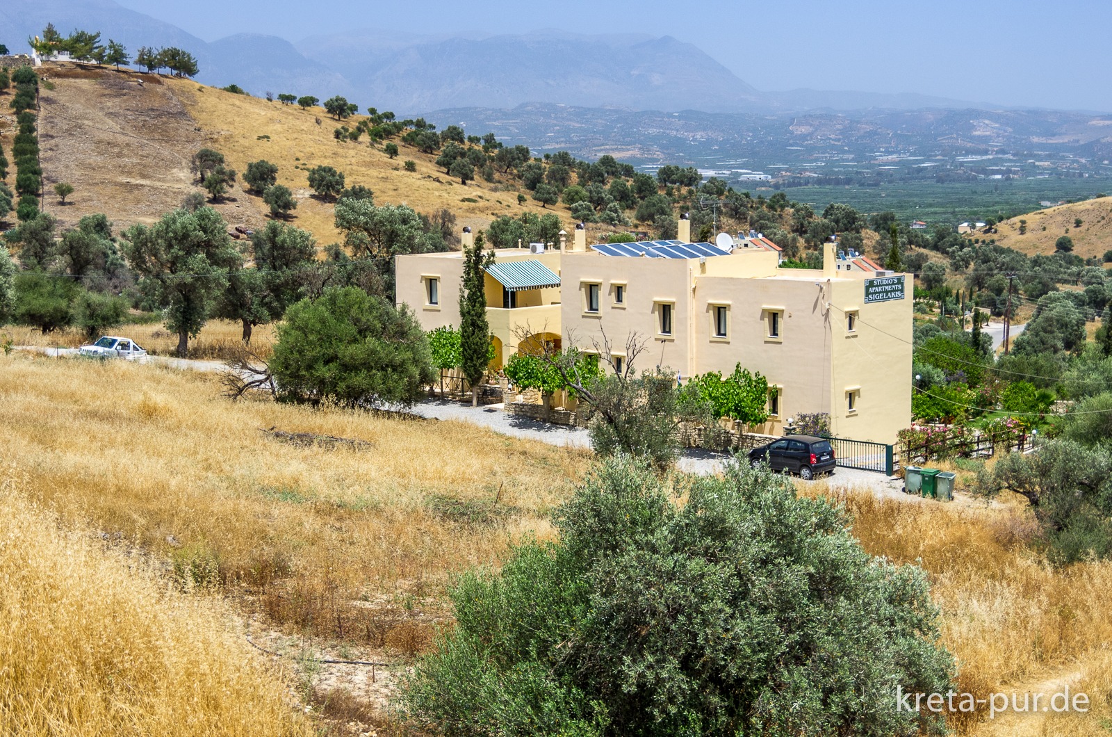 Blick vom Ort aus auf die Studios Sigelakis in Sivas