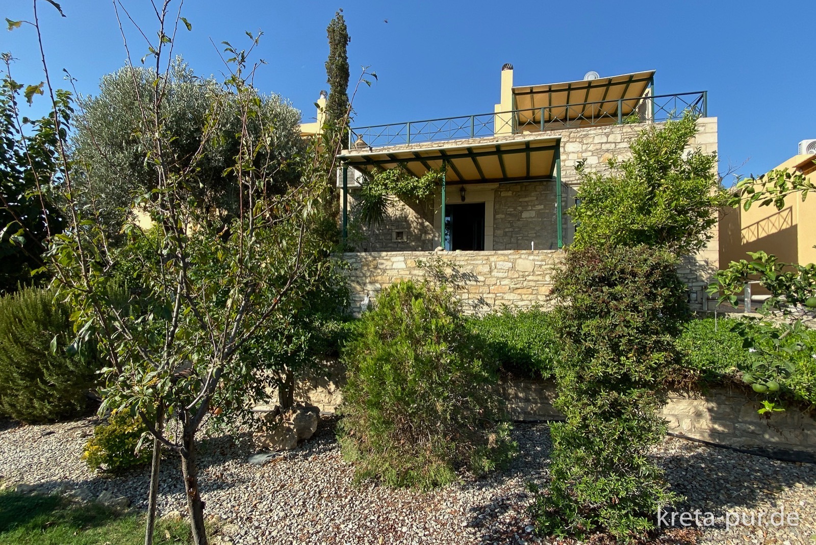 Studios Sigelakis - View from the garden to "our" terrace